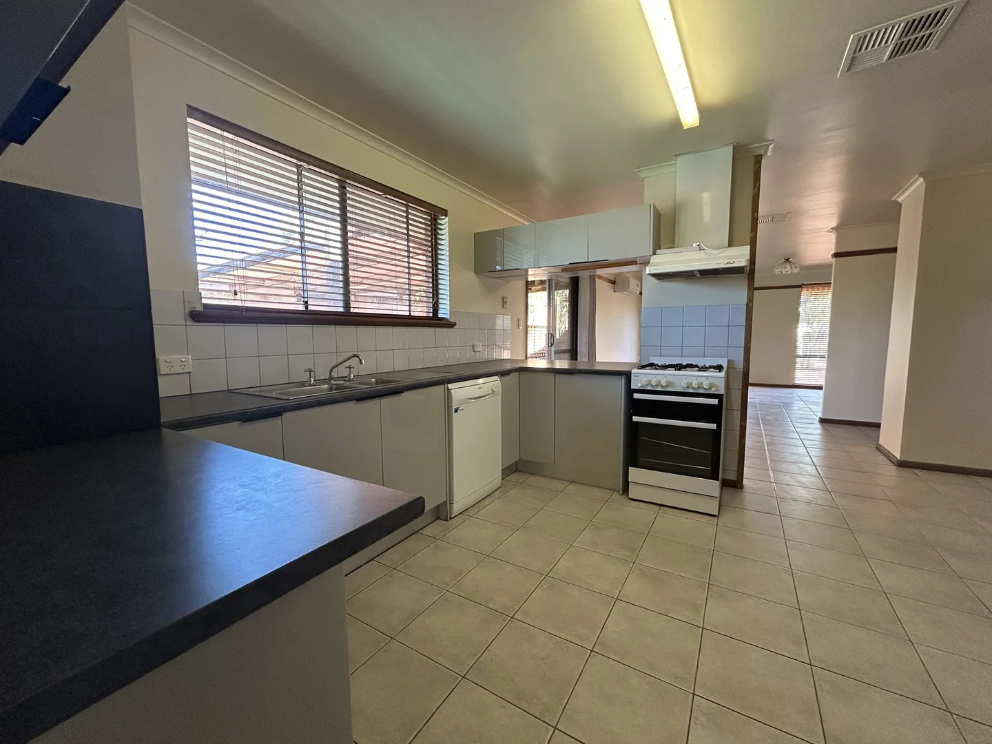 Additional image 10 of 6 Anna Ct, Roxby Downs SA 5725