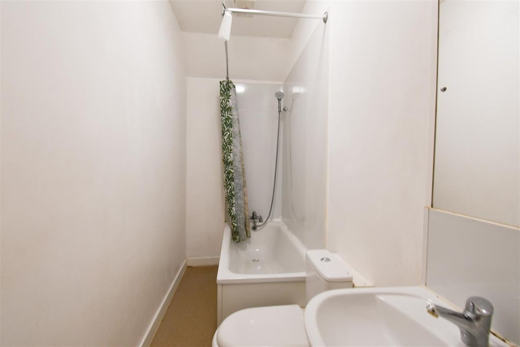 Additional image 7 of 2 bed flat to rent41 Dock View Road, Barry CF63