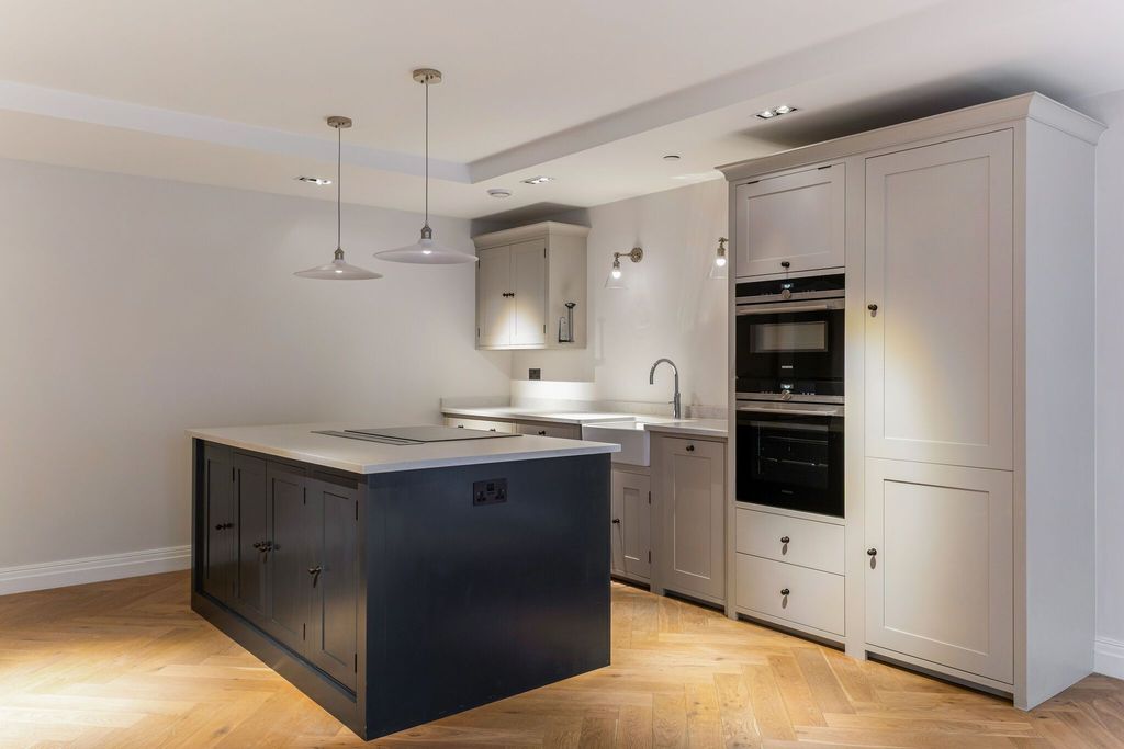 3 bed flat to rentFlat, The Tramshed, Beehive Yard, Bath BA1 photo 2