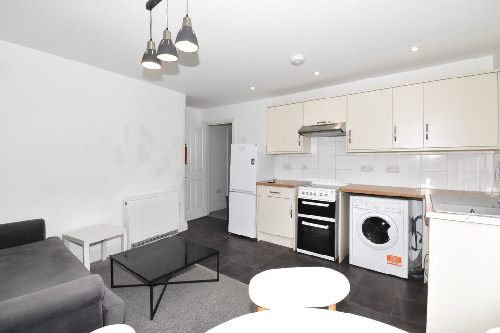 2 bed flat to rentHigh Street, Falmouth TR11