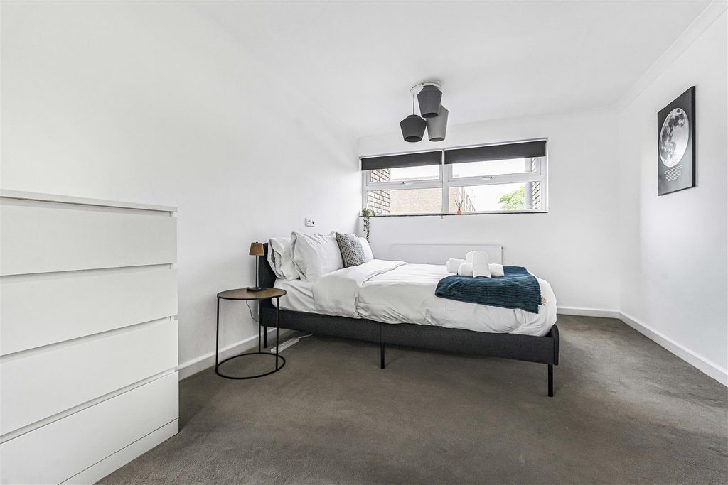 Additional image 16 of 4 bed town house to rentSt. Marks Court, Cambridge CB3