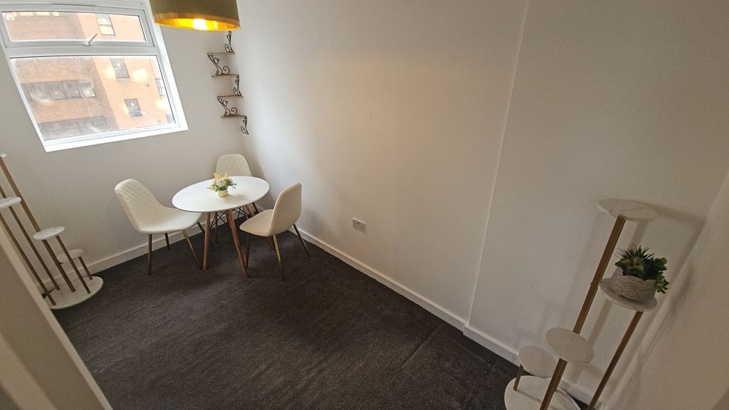 Additional image 2 of 3 bed flat to rentRegency Place, Chapel Street, Luton LU1