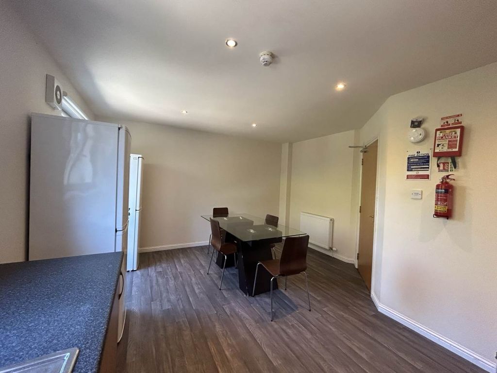 Additional image 12 of 5 bed town house to rentBrook Gardens, Dundee DD1
