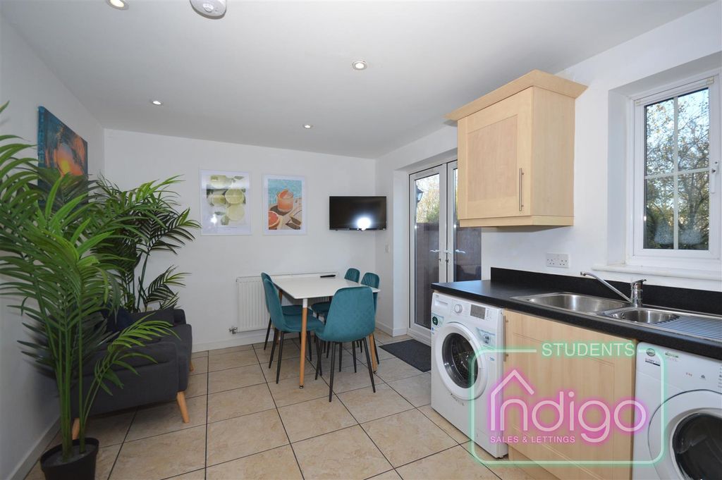 Additional image 10 of 5 bed property to rentChervil Close, Newcastle ST5