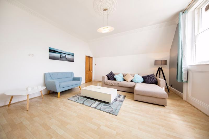 3 bed flat to rentDownside Road, Bristol BS8 photo 3