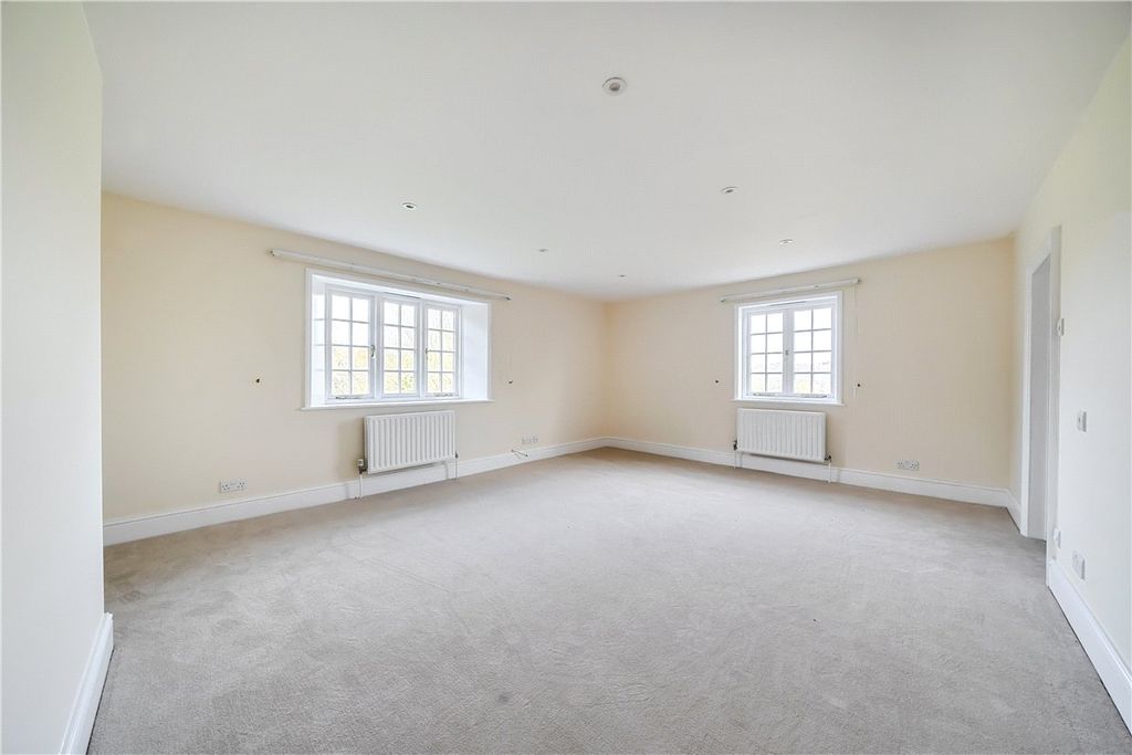 Additional image 11 of 4 bed detached house to rentThe Slade, Bucklebury, Berkshire RG7