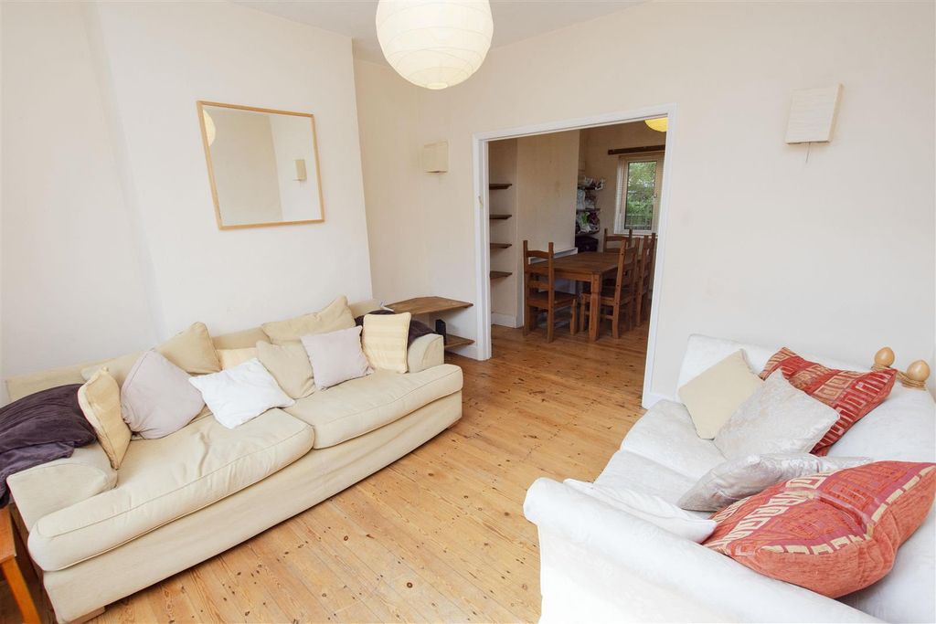 2 bed shared accommodation to rentTealby Grove, Birmingham, West Midlands B29 photo 2
