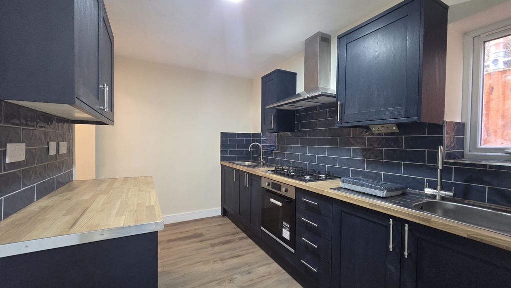 Additional image 9 of 6 bed flat to rentAldborough Spur, Slough, Berkshire SL1
