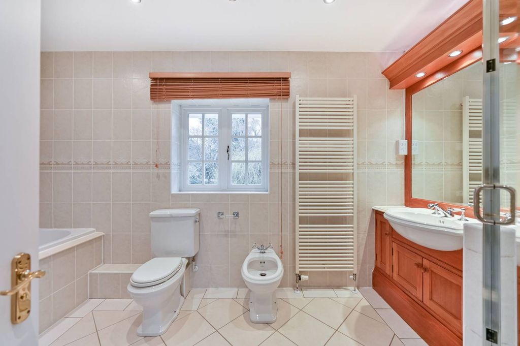 Additional image 17 of 5 bed detached house to rentWentworth Drive, Virginia Water GU25
