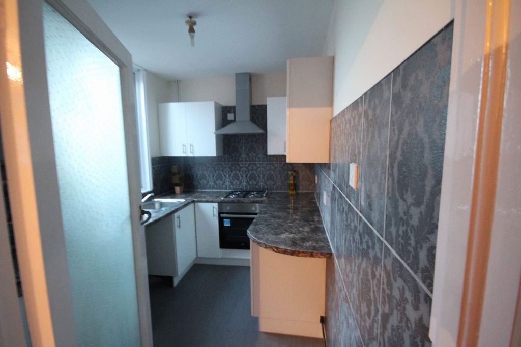 Additional image 4 of 3 bed semi-detached house to rentSherwood Road, Luton LU4