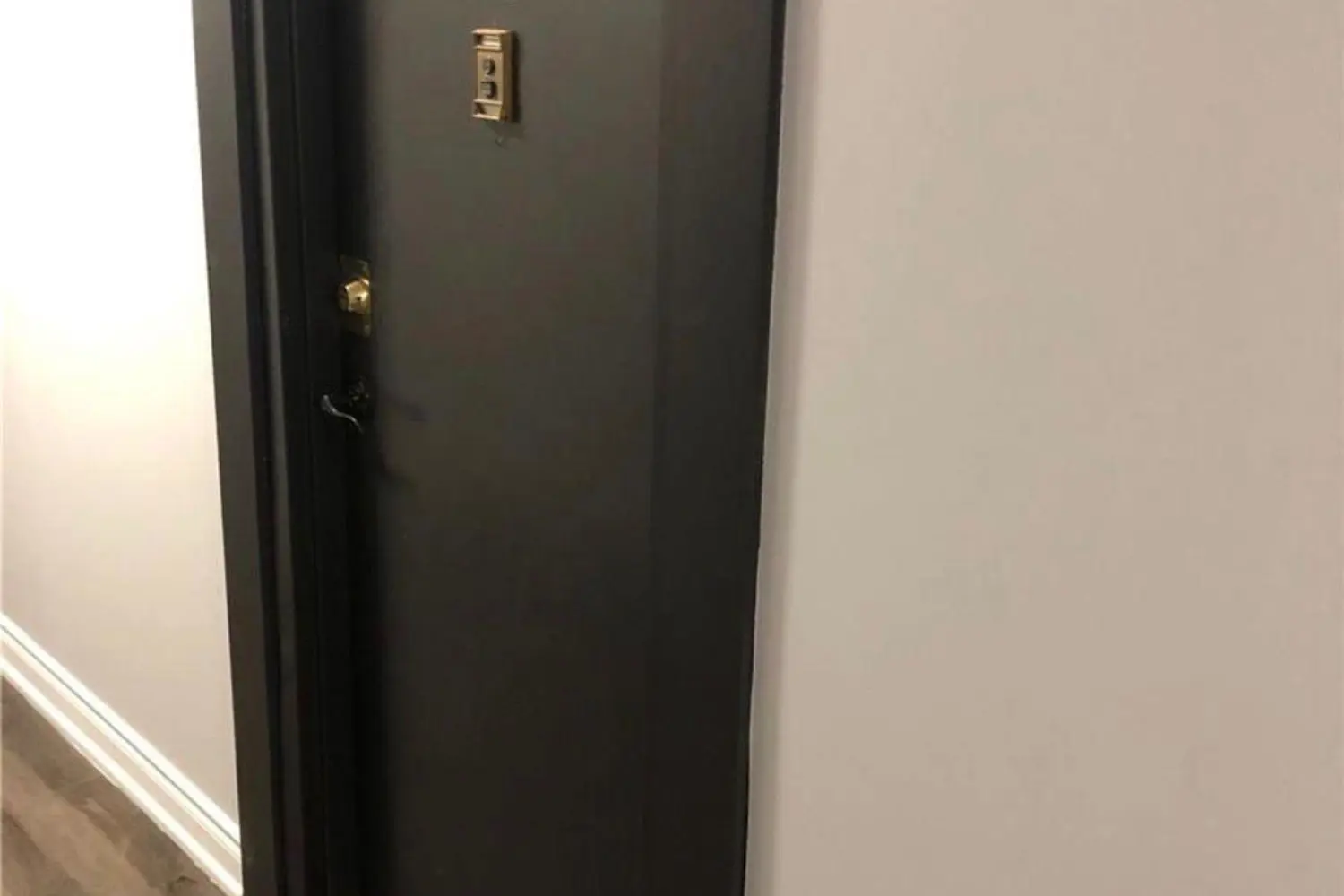 Additional image 4 of 3420 Eglinton Avenue 807