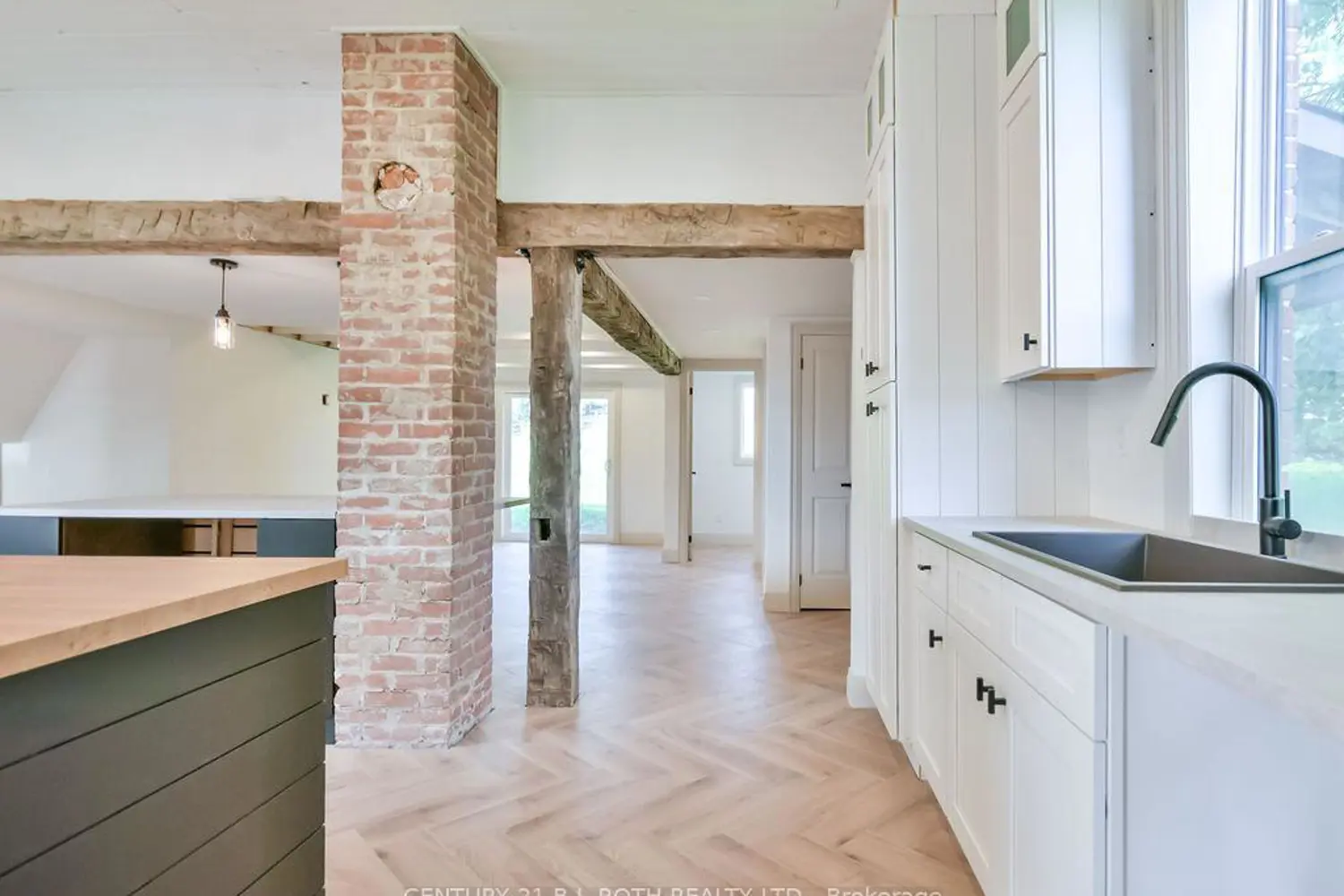 Additional image 13 of 1998 Old Barrie Road