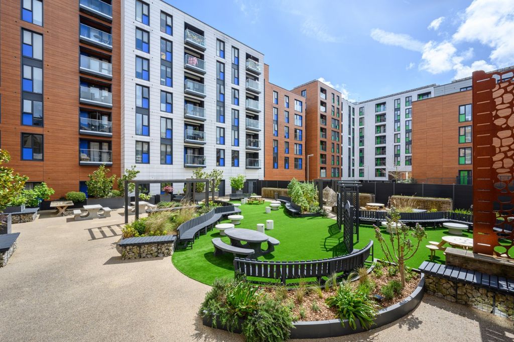 Additional image 5 of 2 bed flat to rentBernard Street, Ocean Village SO14