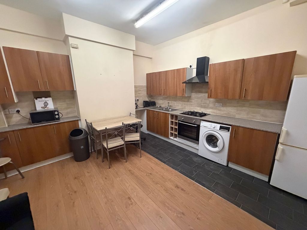 Additional image 6 of 6 bed flat to rentLondon Road, Sheffield S2