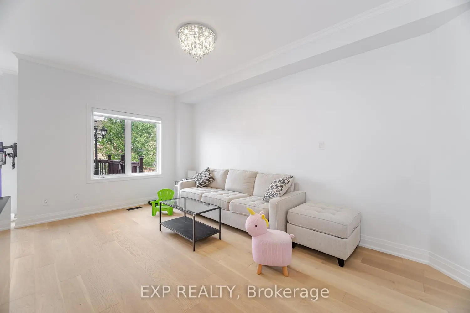 Additional image 6 of 32 Arco Circle