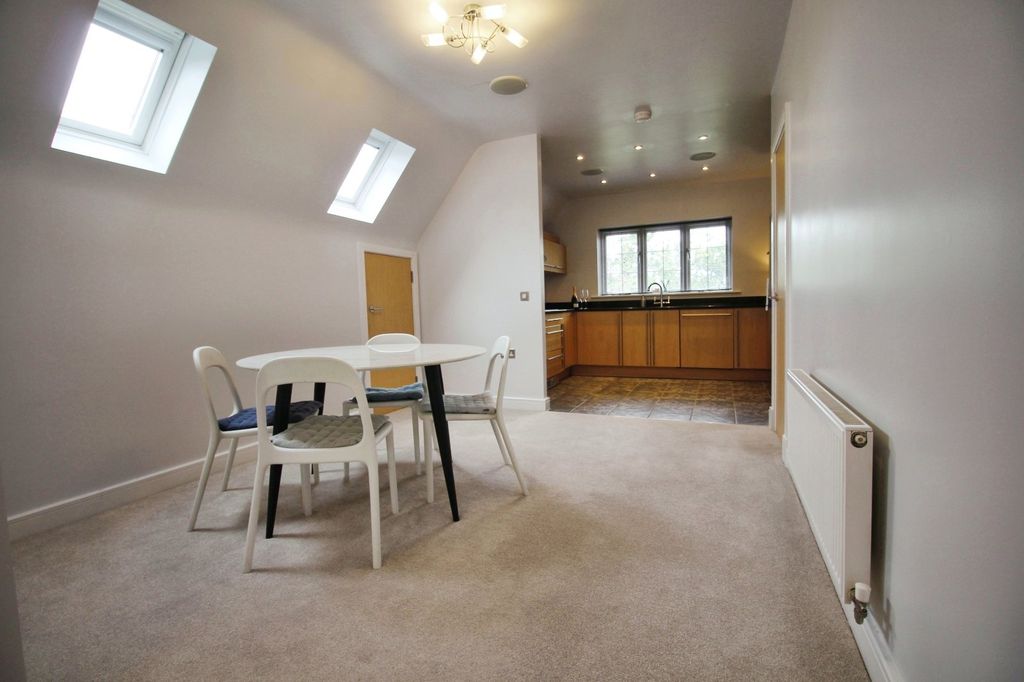 Additional image 3 of 2 bed flat to rentKnutsford Road, Wilmslow, Cheshire SK9