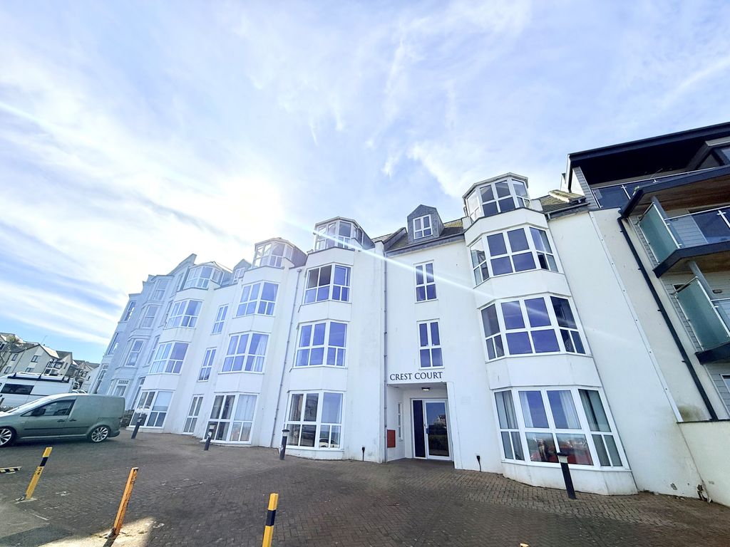 2 bed flat to rentThe Crescent, Newquay TR7
