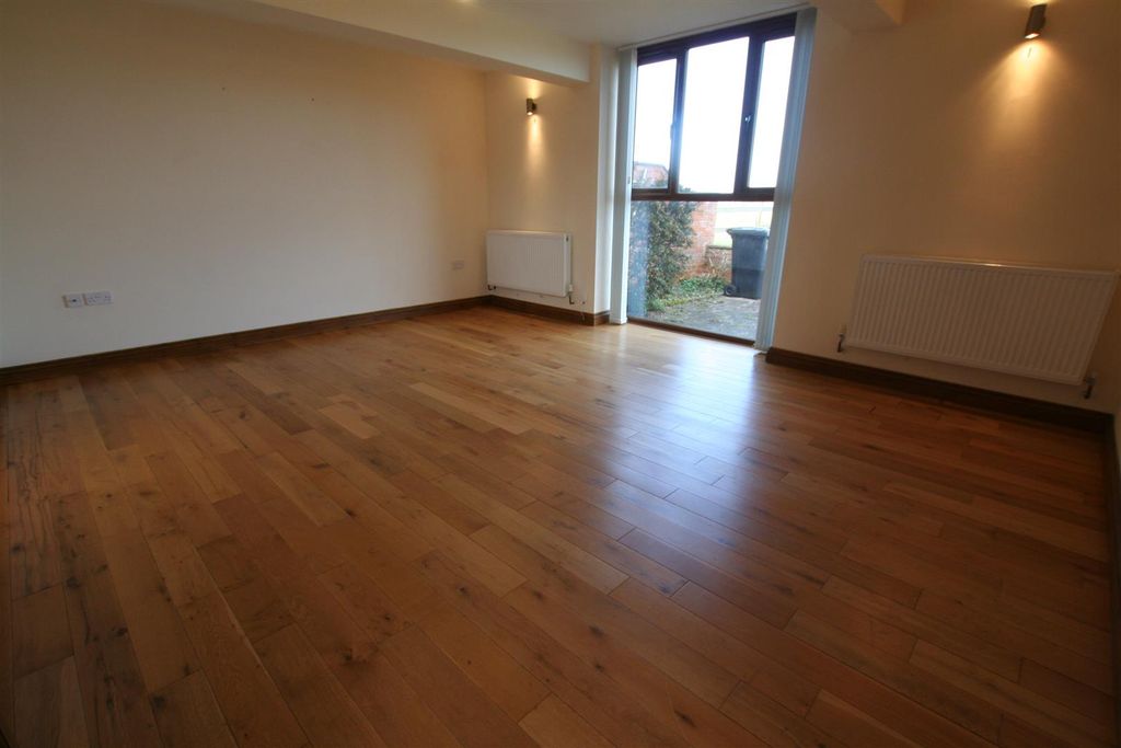 Additional image 4 of 4 bed property to rentWadborough, Worcester WR8