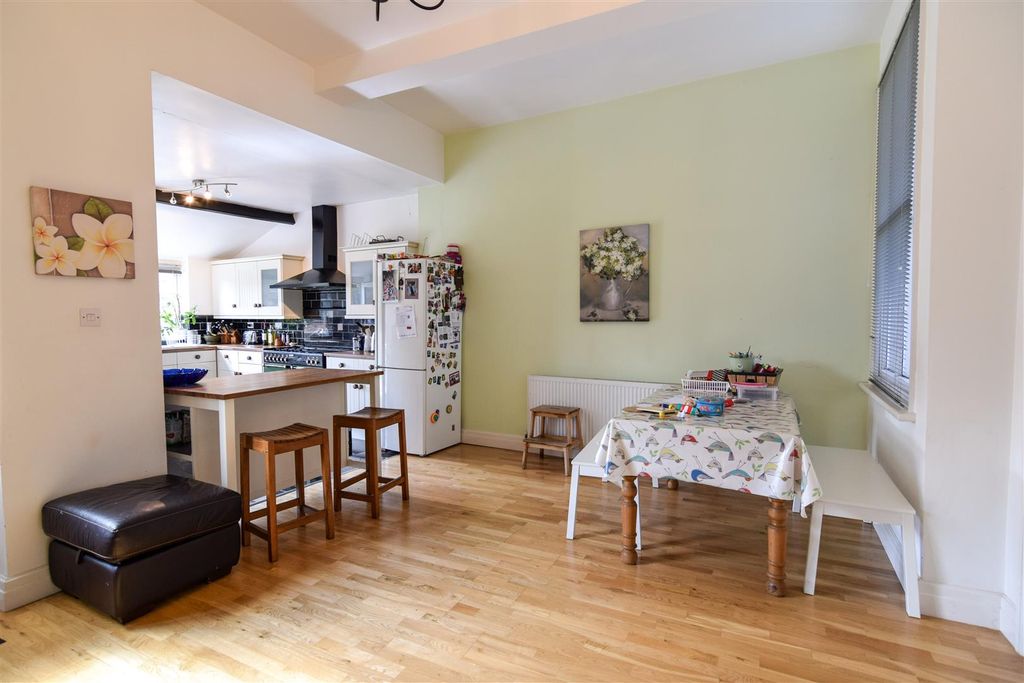 Additional image 3 of 6 bed semi-detached house to rentWarwick Place, Leamington Spa CV32