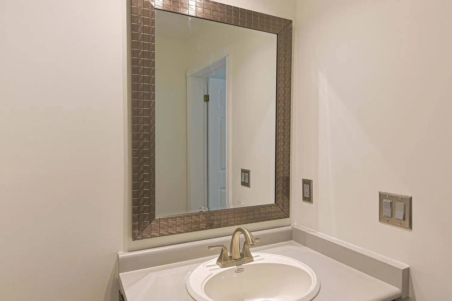 Additional image 11 of 10 Museum Drive 101