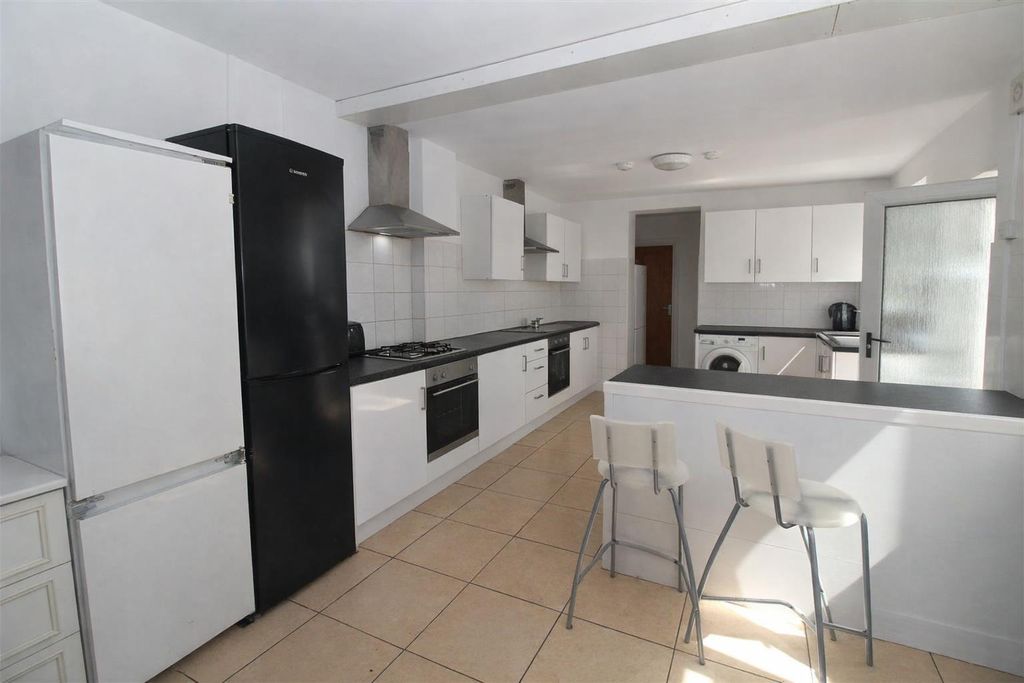 8 bed property to rentRuthin Gardens, Cathays, Cardiff CF24