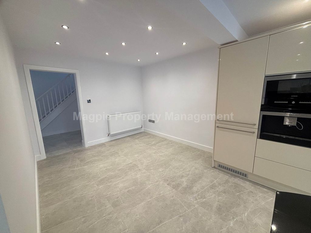 Additional image 7 of 6 bed semi-detached house to rentThe Lakes, Twentypence Road, Cottenham, Cambridge CB24