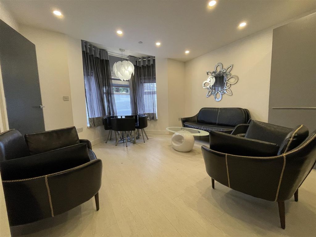 1 bed flat to rentRichmond Parc, Richmond Road, Cardiff CF24