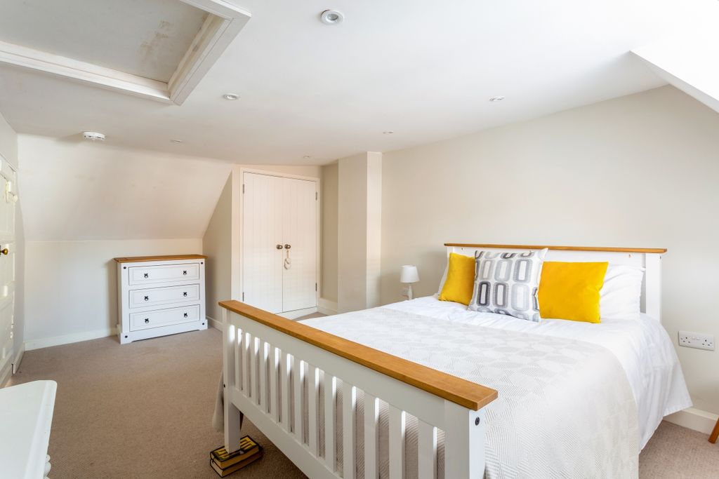 Additional image 7 of 2 bed flat to rentFisherton Street, Salisbury SP2
