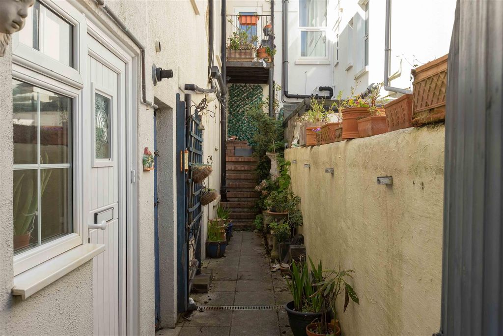 Additional image 14 of 3 bed maisonette to rentWestern Row, Worthing BN11