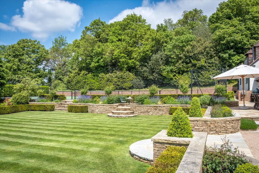 Additional image 28 of 6 bed detached house to rentHalfpenny Lane, Guildford, Surrey GU4
