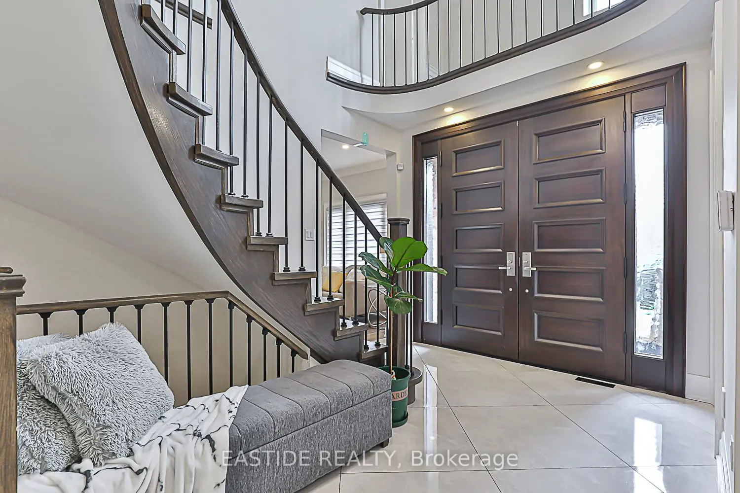 11 Gatcombe Circle photo 2