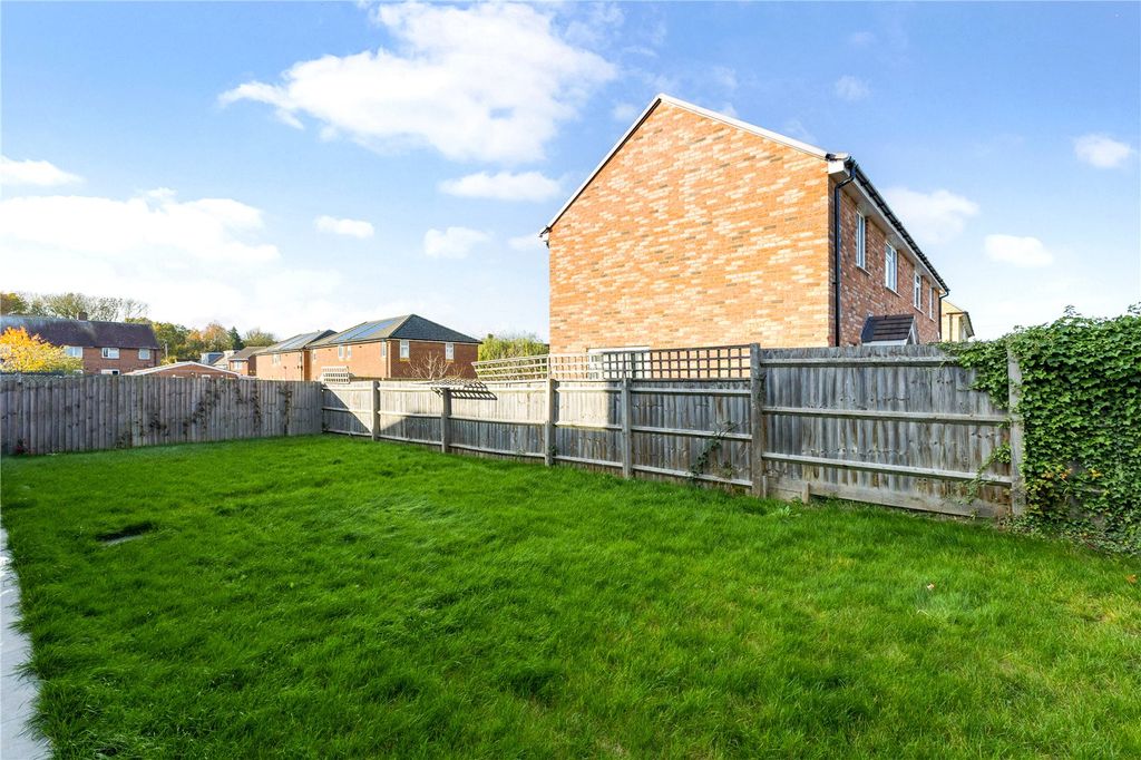 Additional image 19 of 8 bed semi-detached house to rentRockley Road, Luton, Bedfordshire LU1
