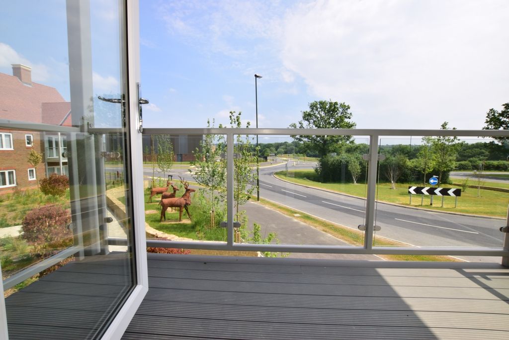 Additional image 6 of 2 bed flat to rentButtercup Road, Horsham RH12