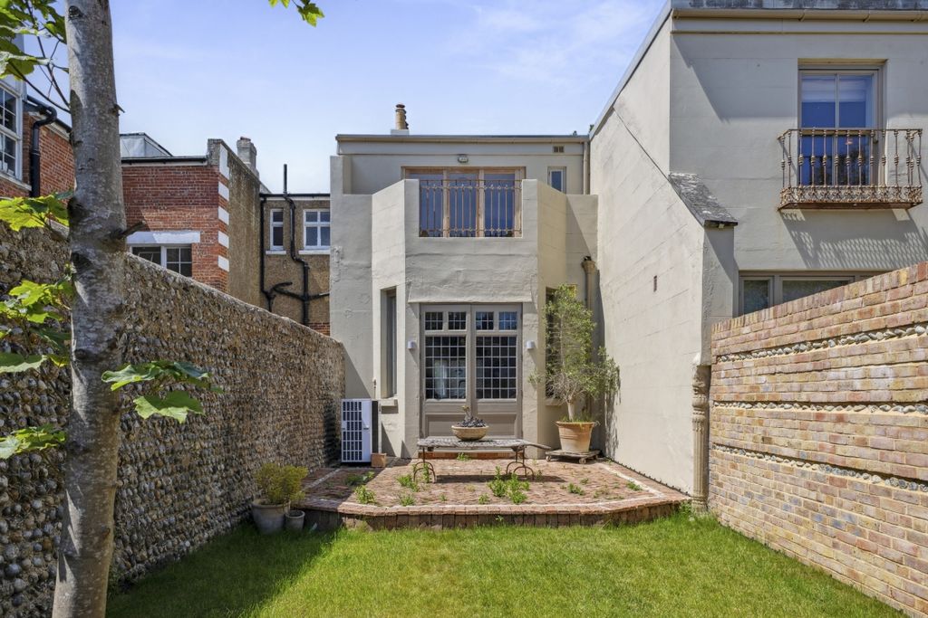 Additional image 12 of 4 bed terraced house to rentLodge Court, The Street, Shoreham-By-Sea BN43