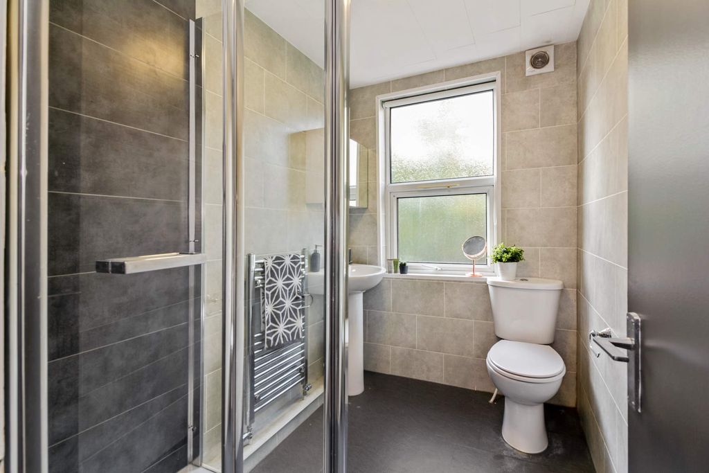 Additional image 6 of 5 bed shared accommodation to rentSt Michaels Lane, Leeds LS6