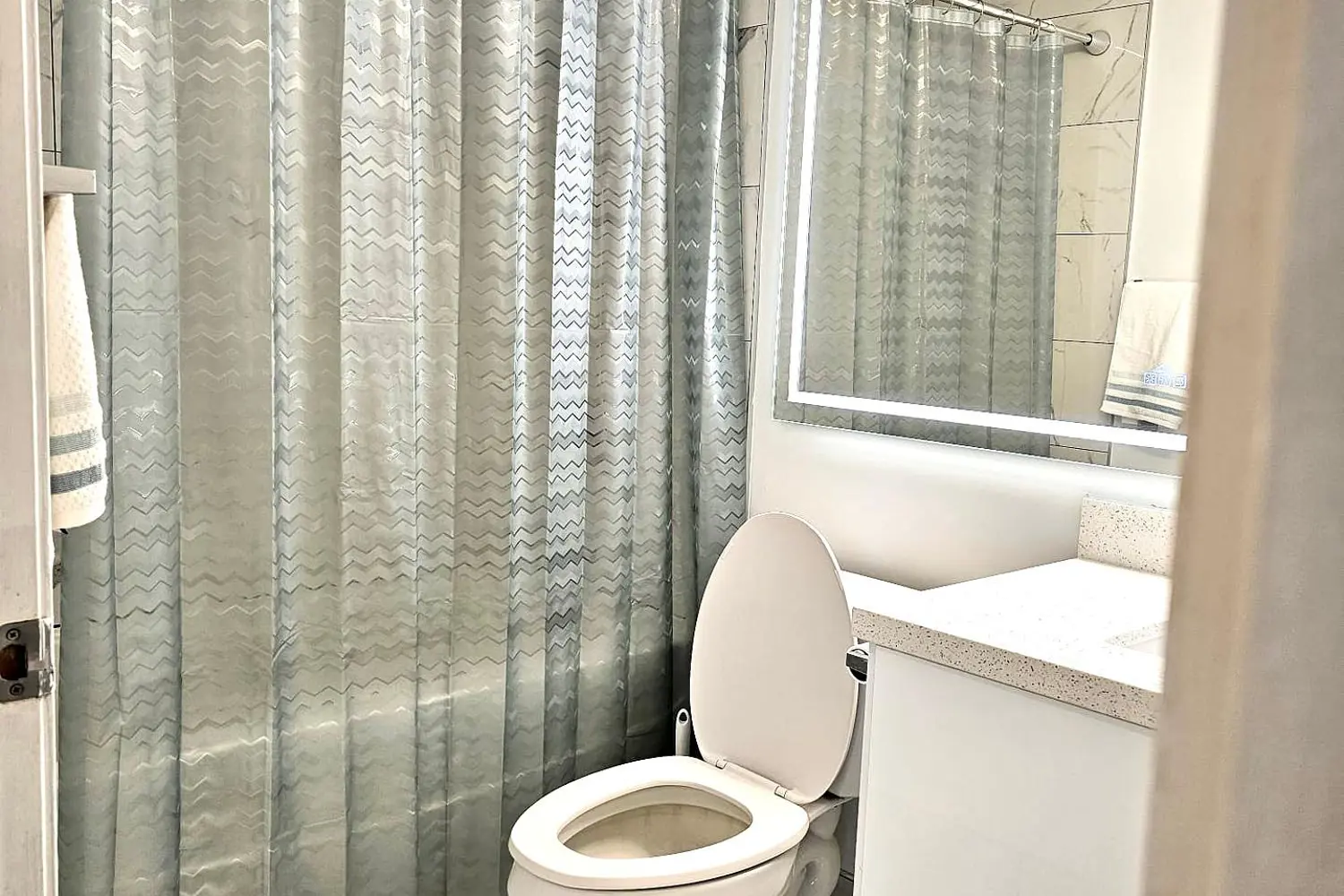 Additional image 6 of 219 Fort York Boulevard 606