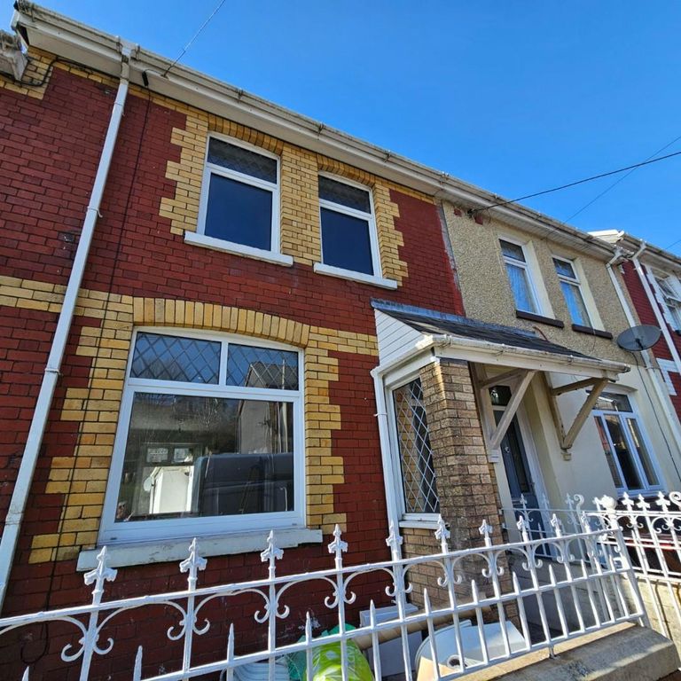3 bed terraced house to rentThe Avenue, Pontycymer CF32