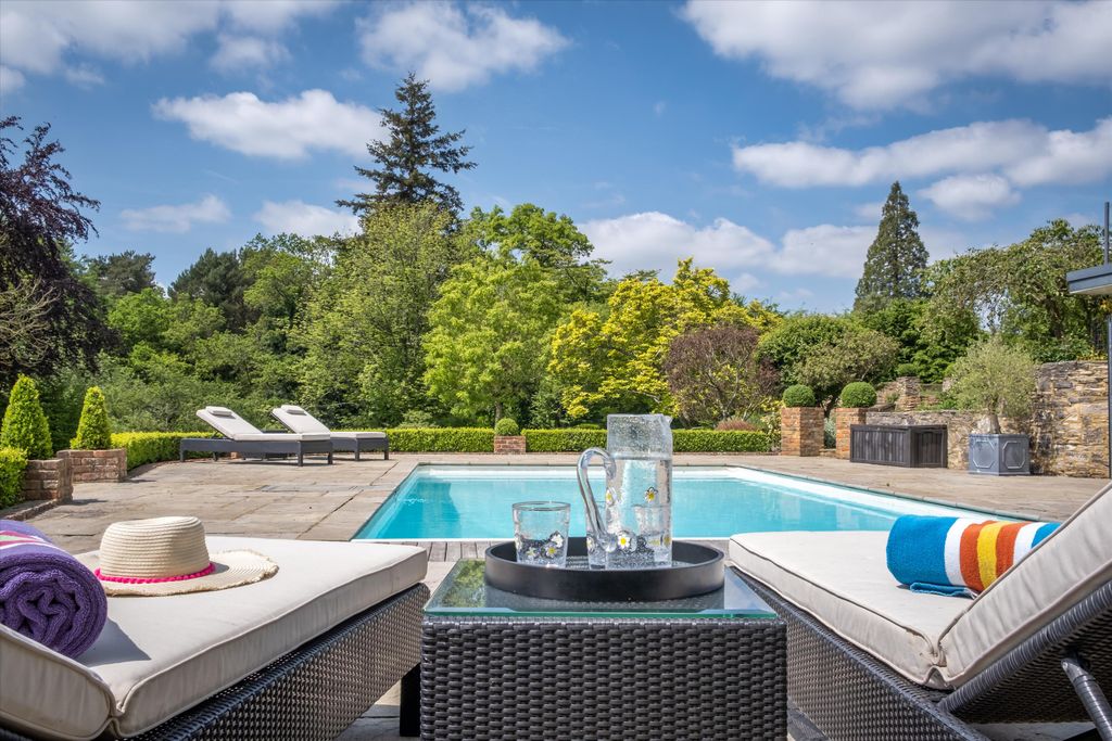 Additional image 5 of 6 bed detached house to rentHalfpenny Lane, Guildford, Surrey GU4