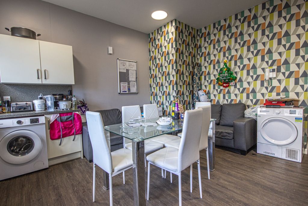 6 bed flat to rentFlat 1 Albion House, St. James Street, Newcastle Upon Tyne NE1