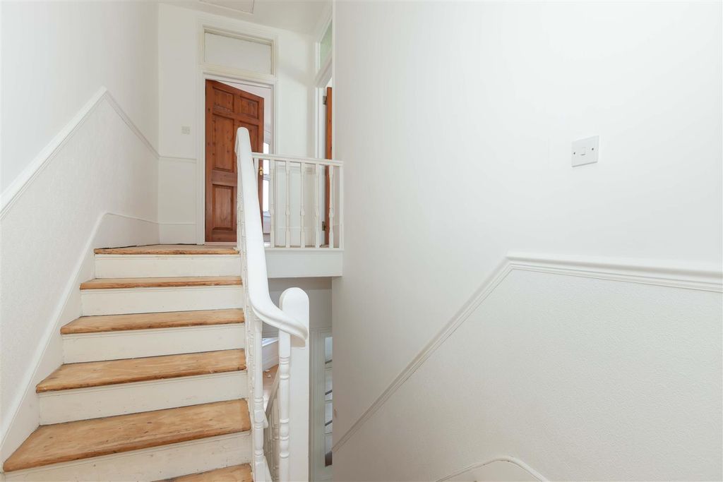 Additional image 9 of 3 bed maisonette to rentWestern Row, Worthing BN11