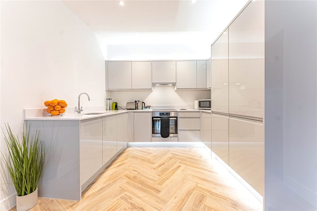 Additional image 3 of 2 bed flat to rentWellington House, London Street, Reading RG1