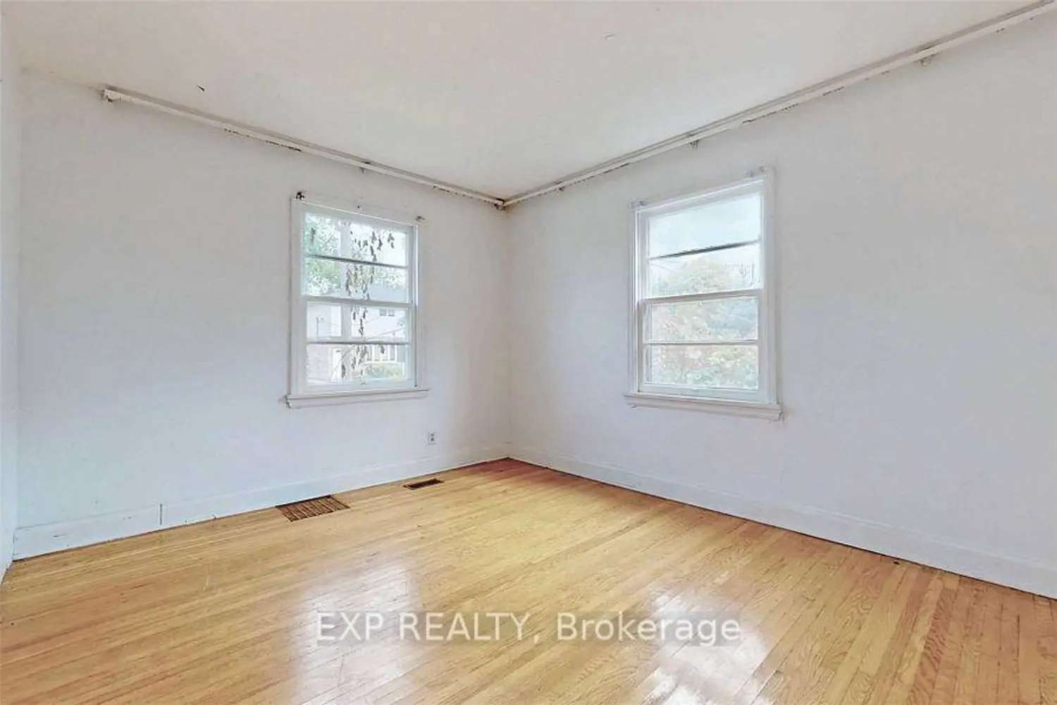 Additional image 10 of 563 Devon Avenue