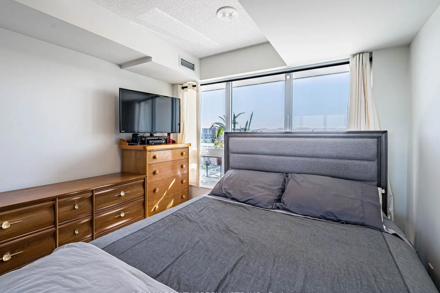 Additional image 11 of 10 Wilby Crescent 802