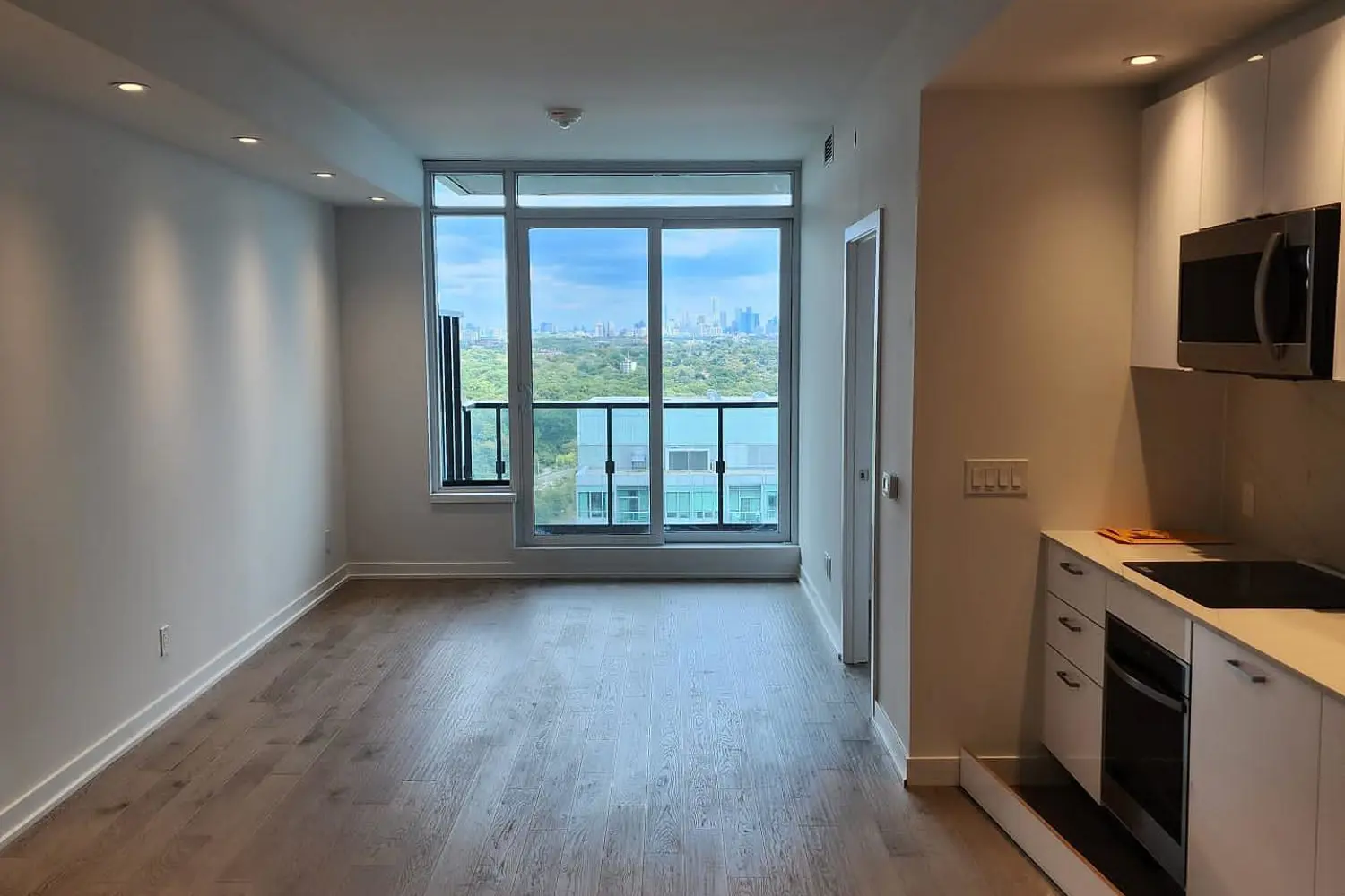 Additional image 3 of 1926 Lakeshore Boulevard 2805