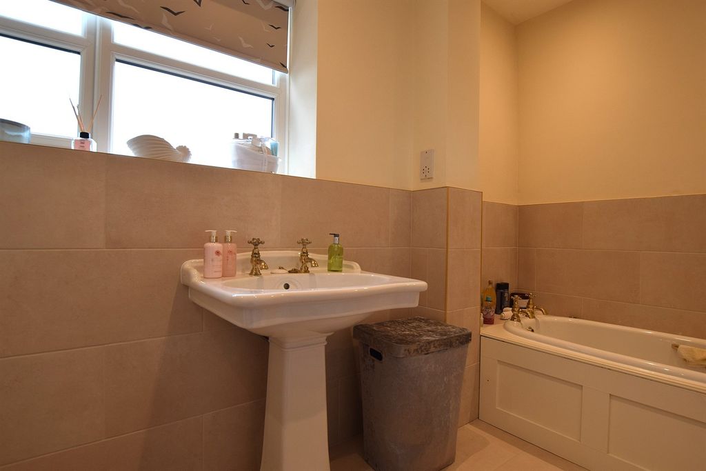 Additional image 14 of 3 bed detached house to rentAndertons Lane, Henbury, Macclesfield SK10