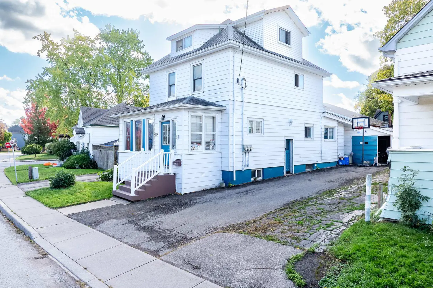 Additional image 2 of 4674 Ryerson Crescent