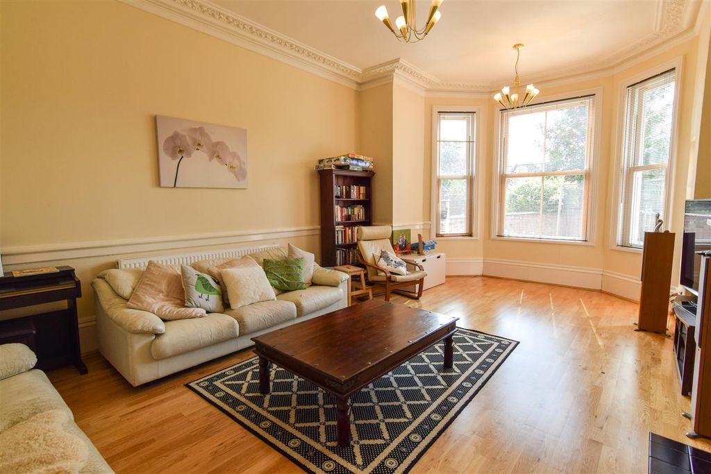 Additional image 6 of 6 bed semi-detached house to rentWarwick Place, Leamington Spa CV32