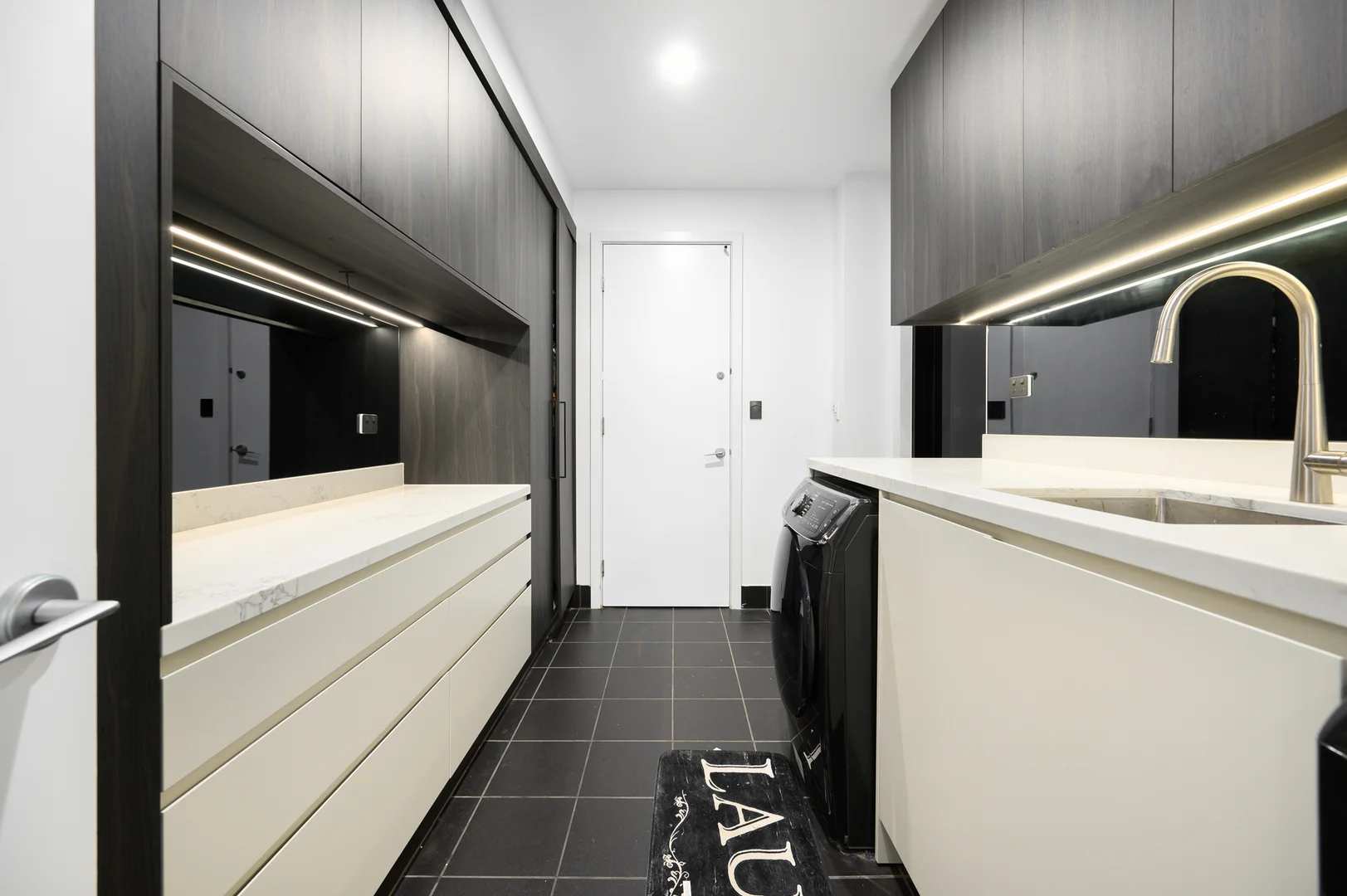 Additional image 31 of 21 King Arthurs Court, Sovereign Islands QLD 4216