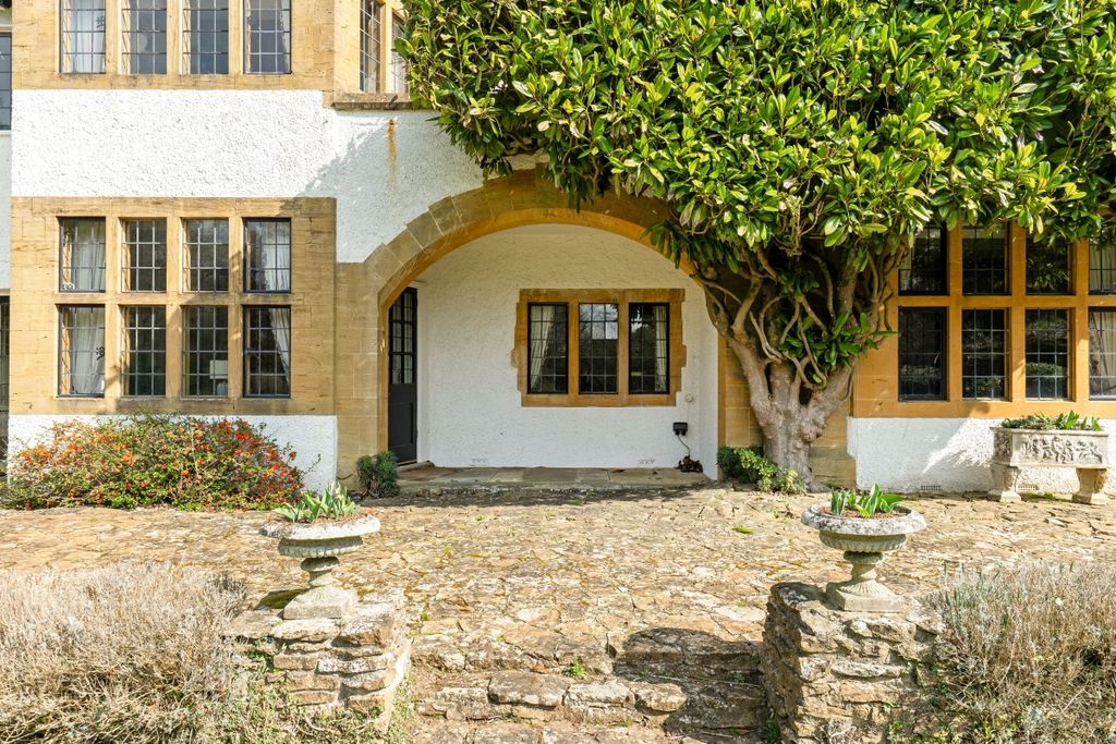 Additional image 23 of 10 bed detached house to rentPriors Hatch Lane, Hurtmore, Godalming GU7