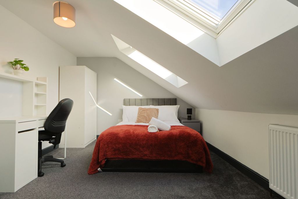 Additional image 4 of 6 bed flat to rentSouthmead Road, Westbury-On-Trym, Bristol BS10